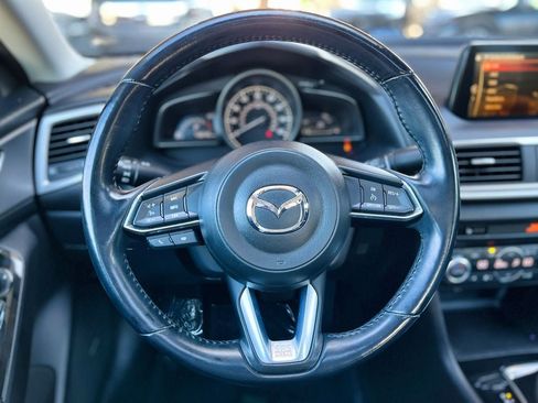 Used 2018 MAZDA MAZDA3 Touring FWD image 29
