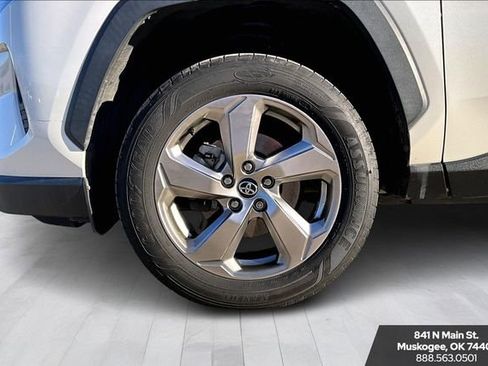 Used 2020 Toyota RAV4 Limited image 29