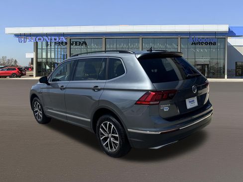 Used 2020 Volkswagen Tiguan SE w/ Panoramic Sunroof Package AWD/4WD image 3