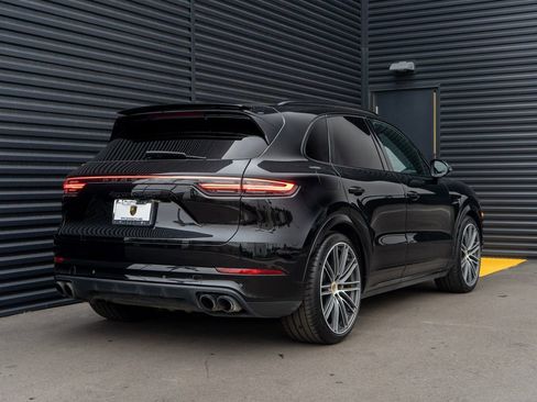 Used 2021 Porsche Cayenne Turbo S image 9