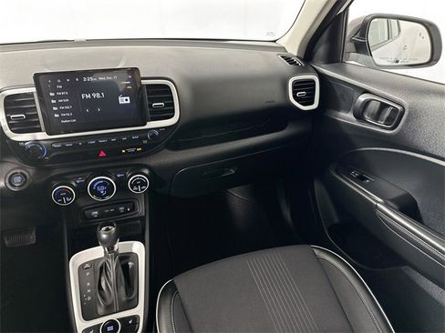 Used 2023 Hyundai Venue Limited image 27