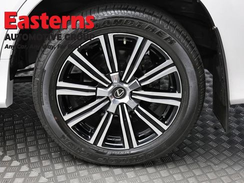 Used 2018 Lexus LX 570 4WD w/ Luxury Package image 8