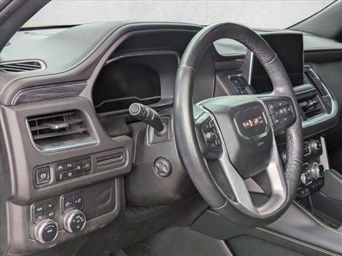 Used 2022 GMC Yukon SLT w/ SLT Premium Package image 3