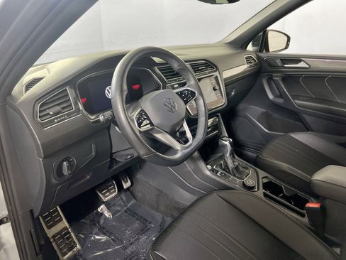 Used 2023 Volkswagen Tiguan SE R-Line image 9