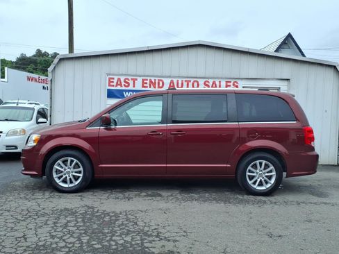 Used 2018 Dodge Grand Caravan SXT FWD image 2