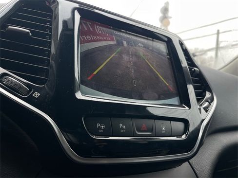 Used 2020 Jeep Cherokee Limited w/ Technology Group image 17