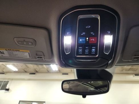Used 2022 Jeep Grand Cherokee Limited AWD/4WD image 17