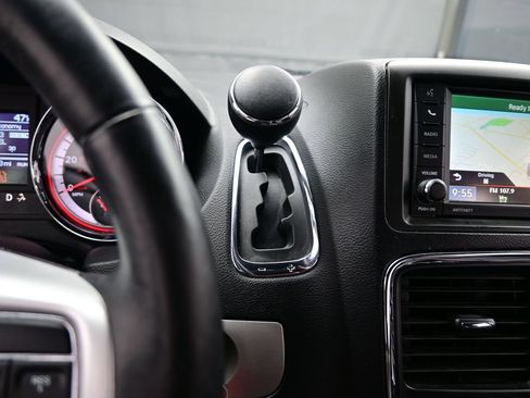 Used 2017 Dodge Grand Caravan GT FWD image 23