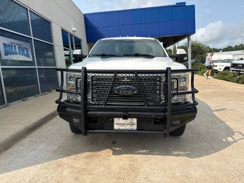 Used 2022 Ford F350 Lariat w/ Lariat Ultimate Package AWD/4WD image 3