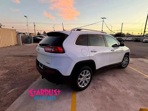 Used 2016 Jeep Cherokee Latitude w/ Cold Weather Group FWD image 6