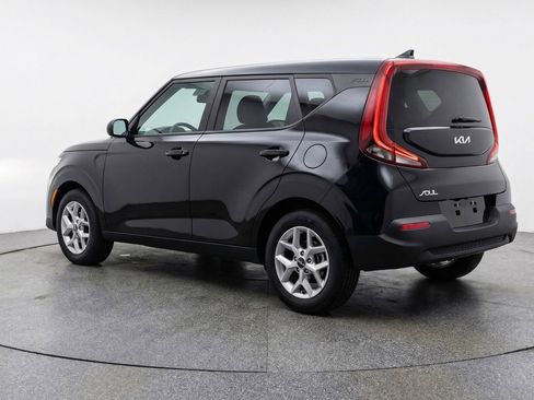 Used 2025 Kia Soul LX w/ LX Technology Package FWD image 6