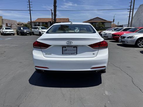 Used 2015 Hyundai Genesis 3.8 RWD image 3