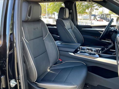 New 2026 Cadillac Escalade ESV Luxury w/ LPO, Floor Liner Package AWD/4WD image 19