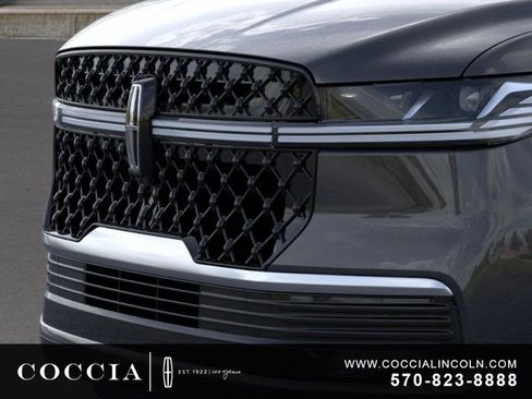 New 2026 Lincoln Navigator Reserve w/ Jet Appearance Package AWD/4WD image 17