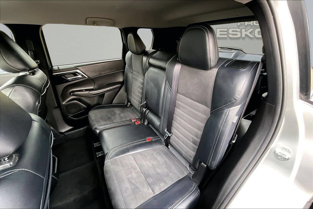 Used 2024 Mitsubishi Outlander SE AWD/4WD image 25