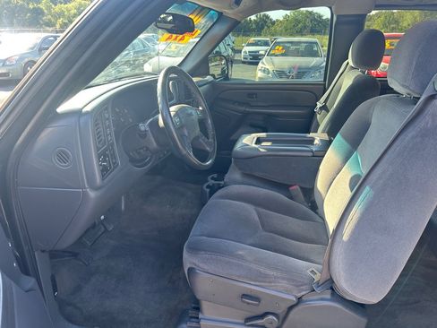 Used 2006 GMC Sierra 1500 SLE w/ Light Duty Power Package AWD/4WD image 9