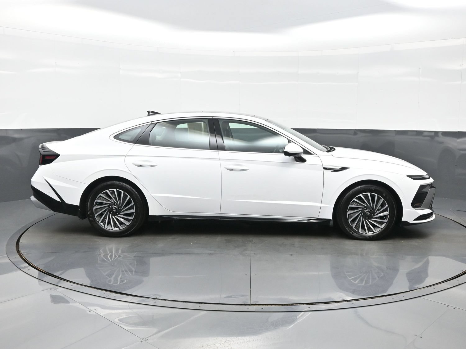 Certified 2026 Hyundai Sonata Limited FWD image 7