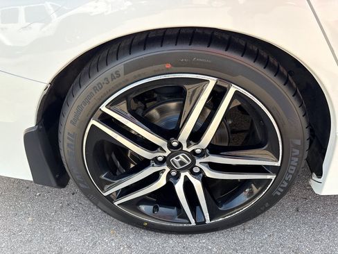 Used 2016 Honda Accord Touring image 10