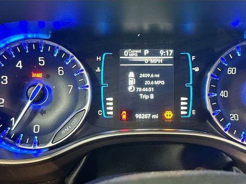 Used 2017 Chrysler Pacifica Touring-L w/ Tire & Wheel Group image 13