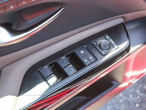 Used 2025 Lexus ES 300h w/ Premium Package FWD image 26