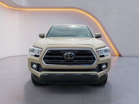 Used 2019 Toyota Tacoma SR5 RWD image 8