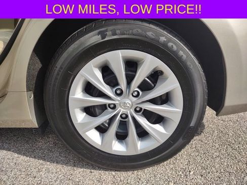 Used 2017 Toyota Camry LE FWD image 25