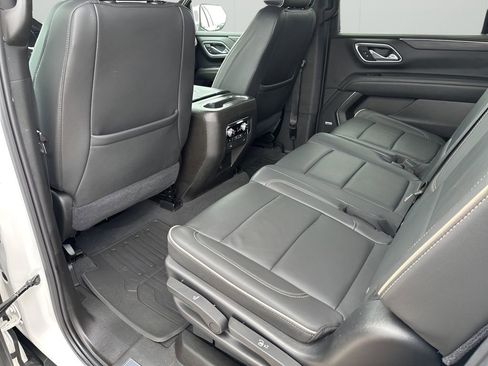 Used 2021 GMC Yukon XL SLT w/ SLT Premium Package image 19