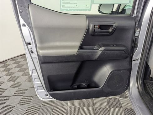 Used 2018 Toyota Tacoma SR image 27