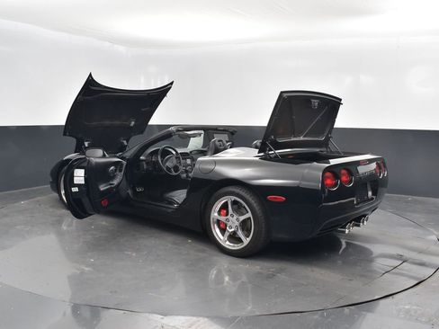 Used 2000 Chevrolet Corvette Base w/ Performance Handling Pkg image 42