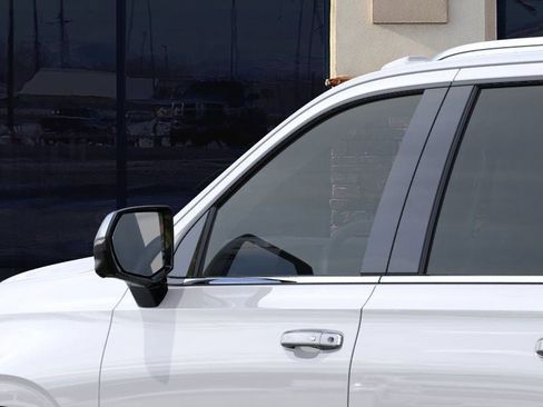 New 2025 Chevrolet Suburban Premier image 12