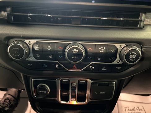 Used 2025 Jeep Wrangler Unlimited Sahara w/ Safety Group image 19