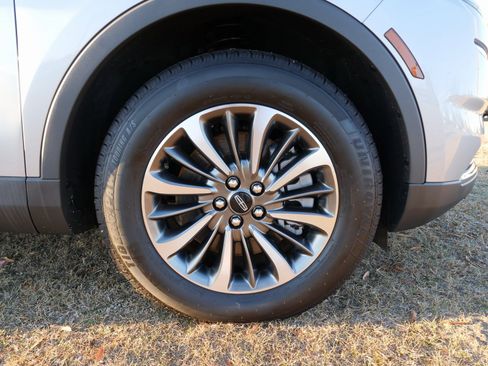 Used 2021 Lincoln Nautilus FWD w/ Equipment Group 101A image 10