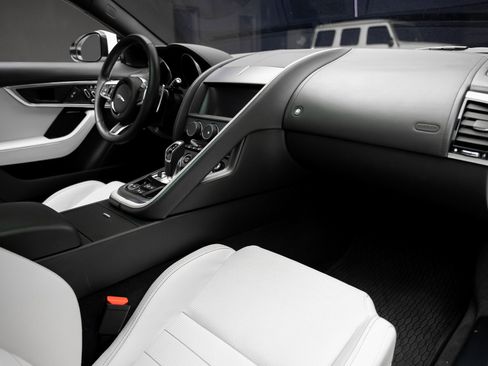 Used 2020 Jaguar F-TYPE Coupe image 59