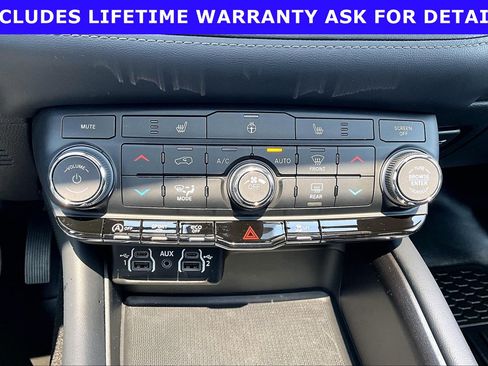 Used 2024 Dodge Durango SXT w/ SXT Blacktop Group AWD/4WD image 28