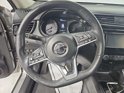 Used 2017 Nissan Rogue SV w/ SV Premium Package AWD/4WD image 15