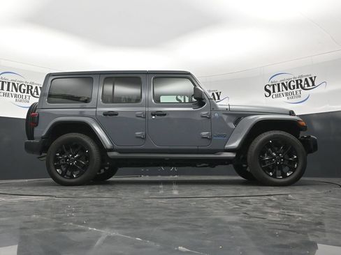 Used 2025 Jeep Wrangler Unlimited Sahara AWD/4WD image 36