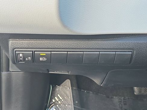 Used 2025 Toyota Corolla SE image 32