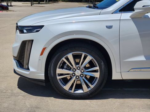 Used 2022 Cadillac XT6 Premium Luxury w/ Technology Package FWD image 8