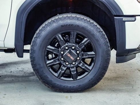 Used 2025 GMC Sierra 2500 AT4 image 69