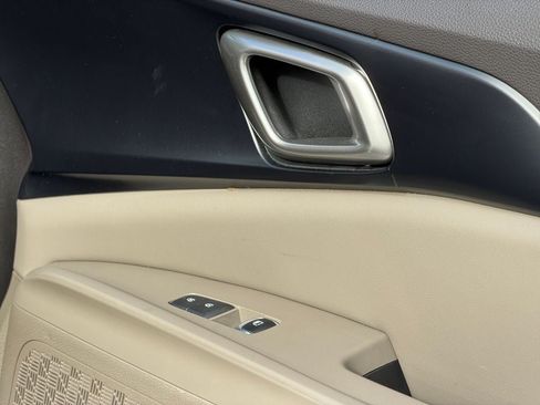 Used 2026 Kia Carnival FWD image 25