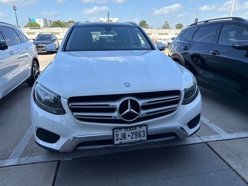 Used 2017 Mercedes-Benz GLC 300 4MATIC image 4