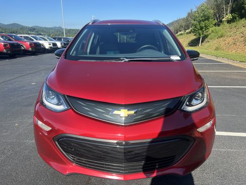 Used 2017 Chevrolet Bolt Premier w/ Driver Confidence II Package FWD image 2