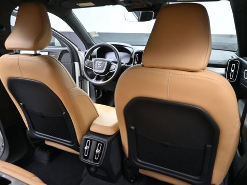 Used 2019 Volvo XC40 T5 Momentum AWD/4WD image 18
