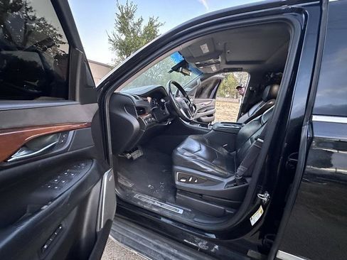 Used 2017 Cadillac Escalade Luxury AWD/4WD image 12