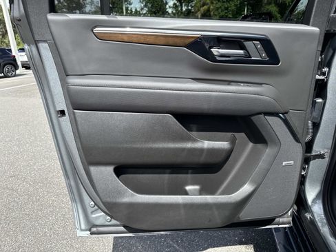 New 2026 Chevrolet Suburban High Country w/ Sun And Tow Package AWD/4WD image 9