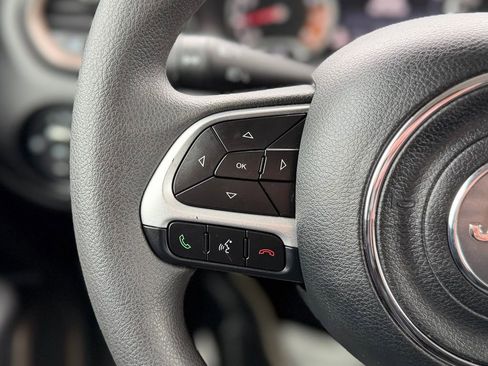 Used 2023 Jeep Renegade Latitude AWD/4WD image 9
