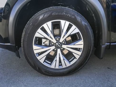 Used 2022 Nissan Rogue SV image 13