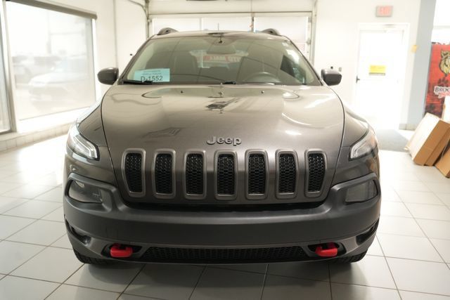 Used 2017 Jeep Cherokee Trailhawk w/ Cold Weather Group AWD/4WD image 6