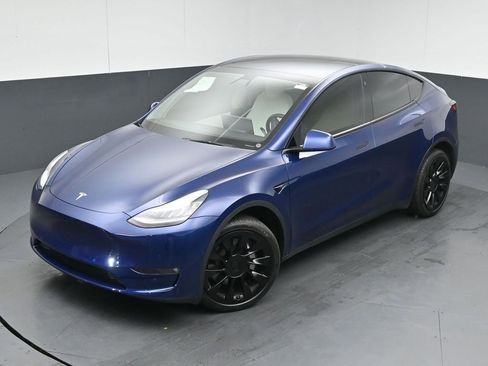 Used 2022 Tesla Model Y Long Range image 38