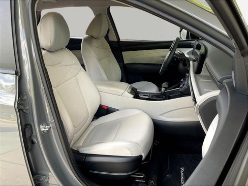 Used 2025 Hyundai Tucson SE FWD image 28